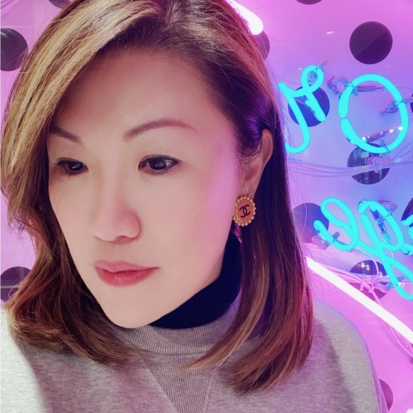 Chanel Vintage Logos Earrings Gold Black - Picture 4 of 4